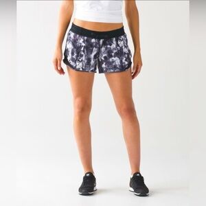 Lululemon Hotty Hot Low-Rise Lined Shorts Size 10